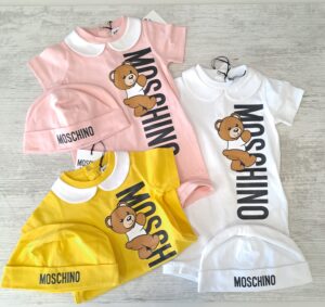 pagliaccetto con cappello moschino